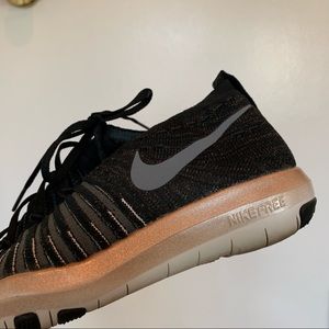 Nike Free Run Flyknit Black Gold Shimmer!